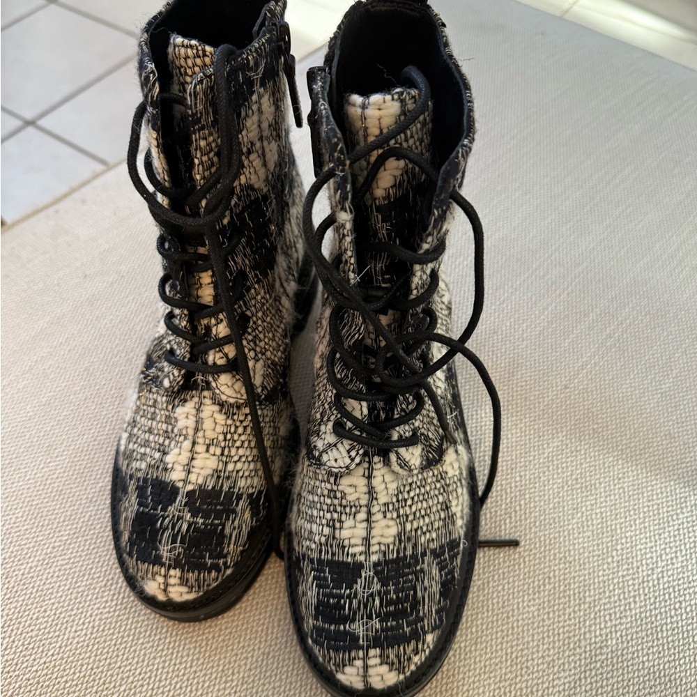 New Tory Burch MILLER Lug Sole Tweed Leather 50 mm Bootie Combat Boots Size 5 - Picture 3 of 5